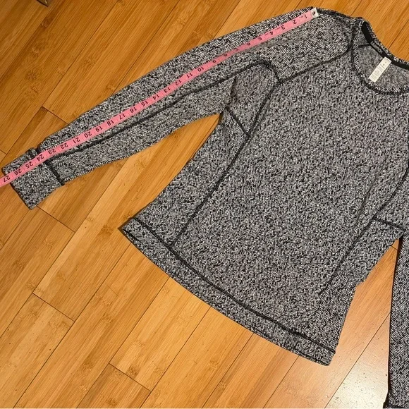 NWOT Lululemon Runderful Long Sleeve Top Black White Herringbone Size 8 - Picture 14 of 16